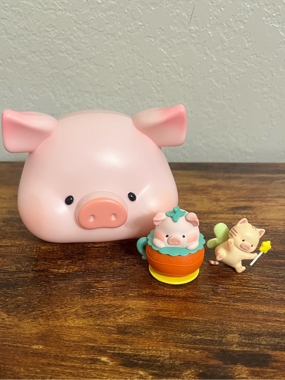 Lulu the piggy small figurines